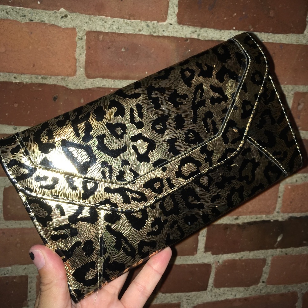 Black and white leopard print handbag